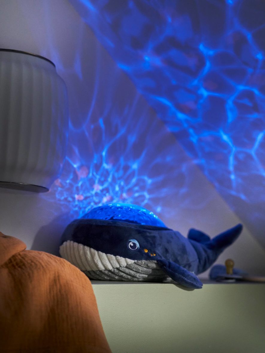 aquadream-dynamic-whale-projector-by-pabobo